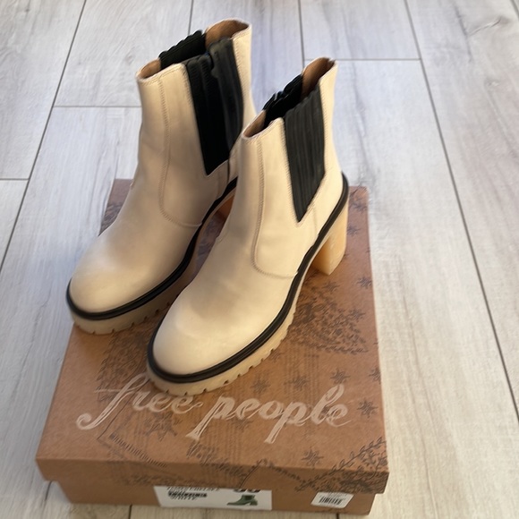 New In Box Free People James Chelsea Boot - Picture 4 of 6
